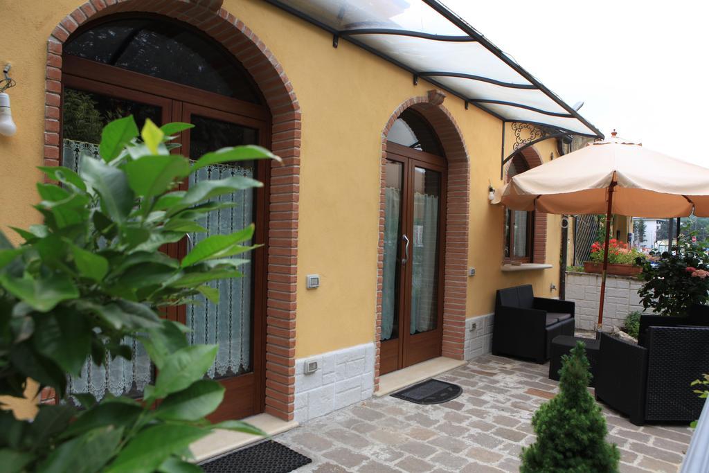 Il Giardino Della Contessa Apartment Isernia Luaran gambar